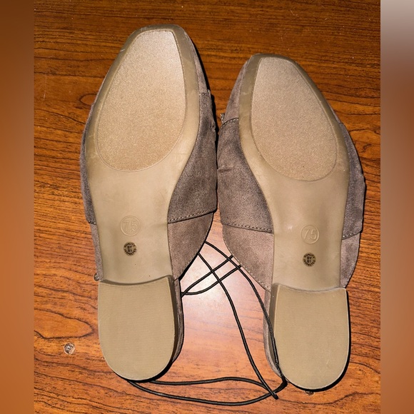 A.n.a Women’s Shadow Taupe Brown Faux Leather Ruched Knot Mules Size 7.5M NWOT - Picture 4 of 5